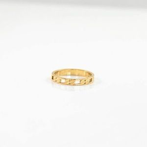 Gorgeous 18k Gold Plated Ring Size 8